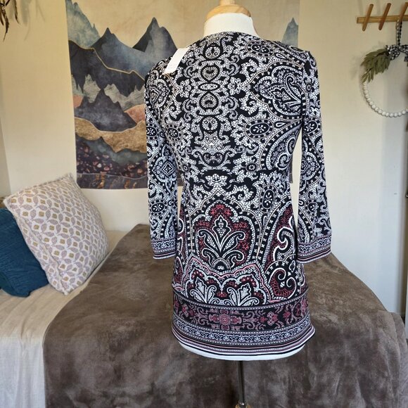 White House Black Market Paisley Tunic Top XS NWT V-Neck Long Sleeve - Picture 4 of 16